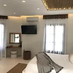 Parian Boutique נאוסה