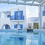 מלון Parian Boutique 4*